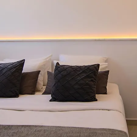 Phaedrus Living - Seaside Executive Flat Harbour 207 아파트 파포스