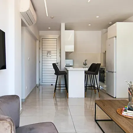 Phaedrus Living - Seaside Executive Flat Harbour 207 شقة