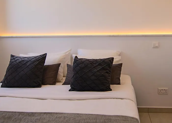 Phaedrus Living - Seaside Executive Flat Harbour 207 Apartamento Pafos