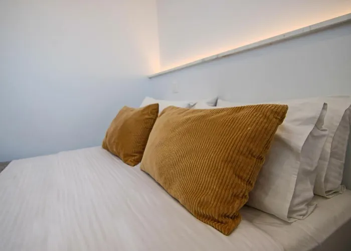 Phaedrus Living - Seaside Executive Flat Harbour 207 *