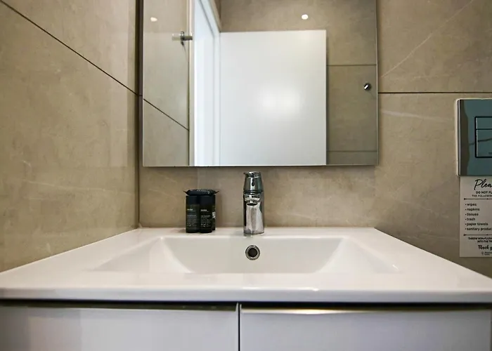 Phaedrus Living - Seaside Executive Flat Harbour 207 パ フォス